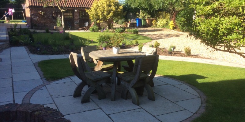 Antique Style Yorkshire Paving with Deco Setts, Golden Gravel and New Turf