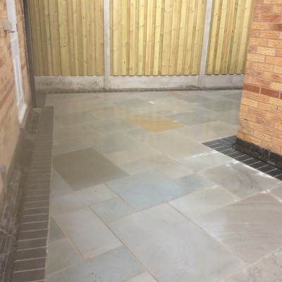 Sawn Versuro (silver multi) installed with Charcoal Block Edgings