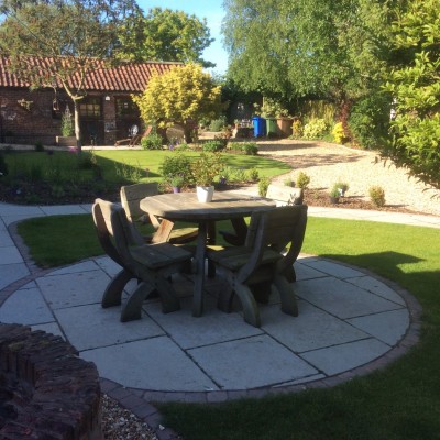 Antique Style Yorkshire Paving with Deco Setts, Golden Gravel and New Turf