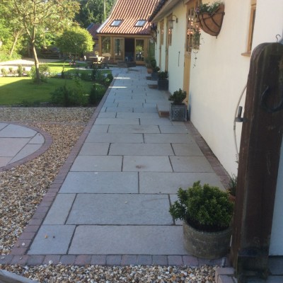 Antique Style Yorkshire Paving with Deco Setts, Golden Gravel and New Turf