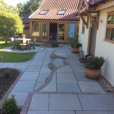 Antique Style Yorkshire Paving with Deco Setts, Golden Gravel and New Turf