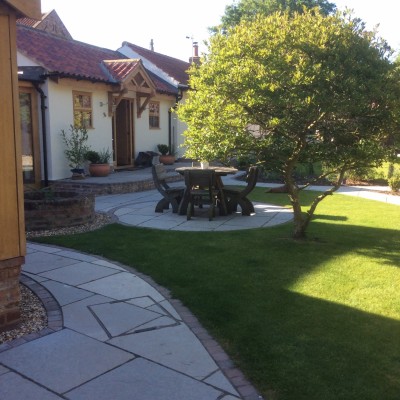 Antique Style Yorkshire Paving with Deco Setts, Golden Gravel and New Turf