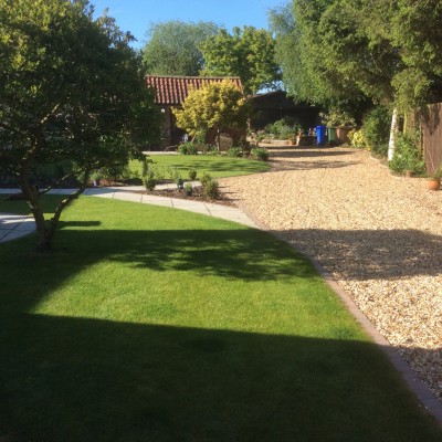 Antique Style Yorkshire Paving with Deco Setts, Golden Gravel and New Turf