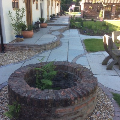 Antique Style Yorkshire Paving with Deco Setts, Golden Gravel and New Turf