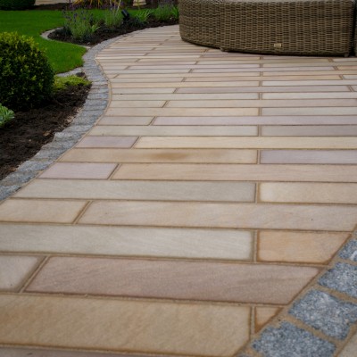 Sawn Versuro paving (random style) and linear paving with silver granite blocks running through